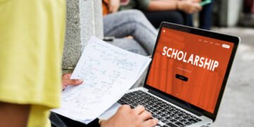 £100,000 UK Scholarships – Application and Requirements for Internationals